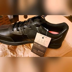 Work shoes,